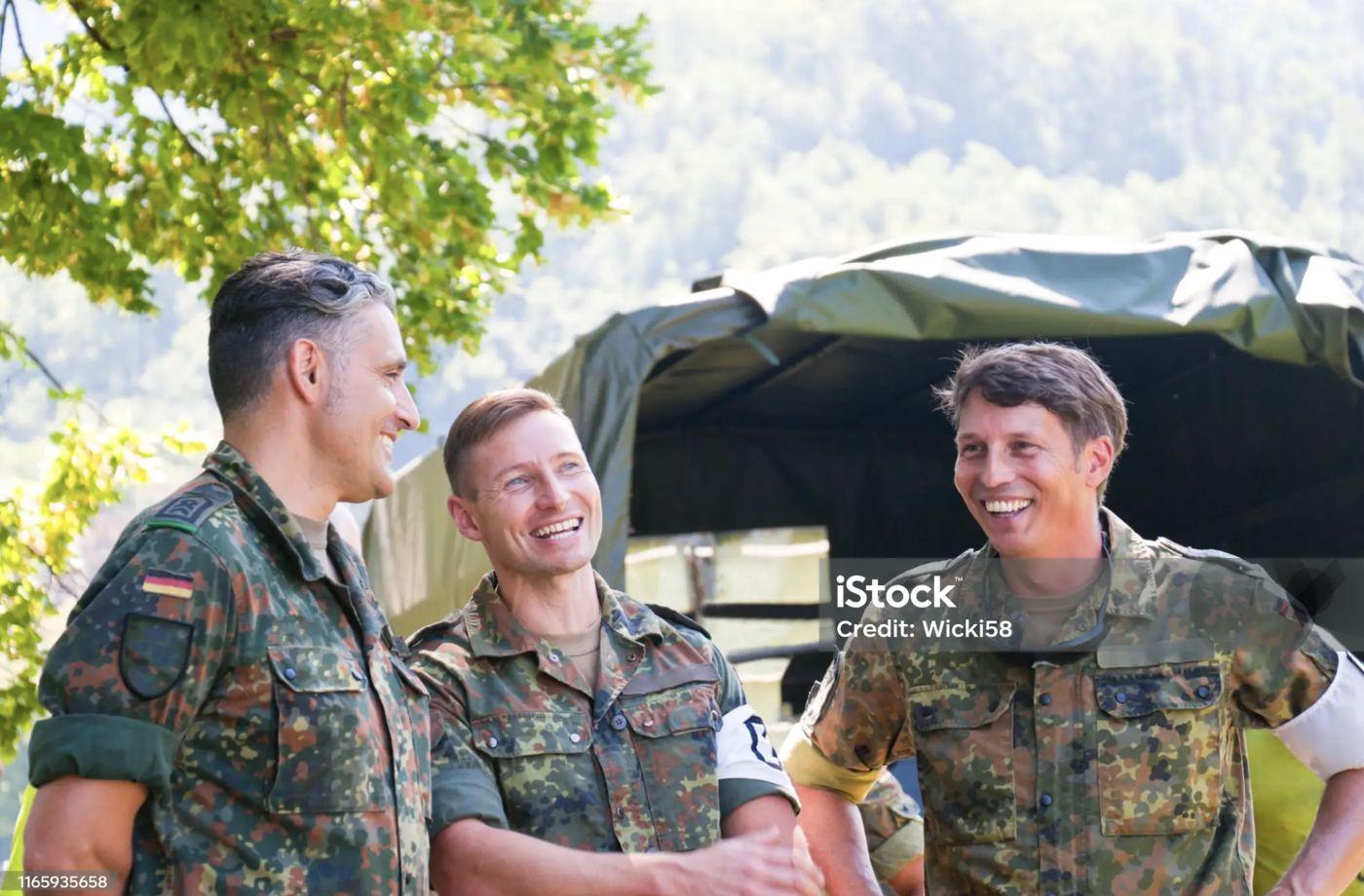 Deutsche Soldaten im Gespräch